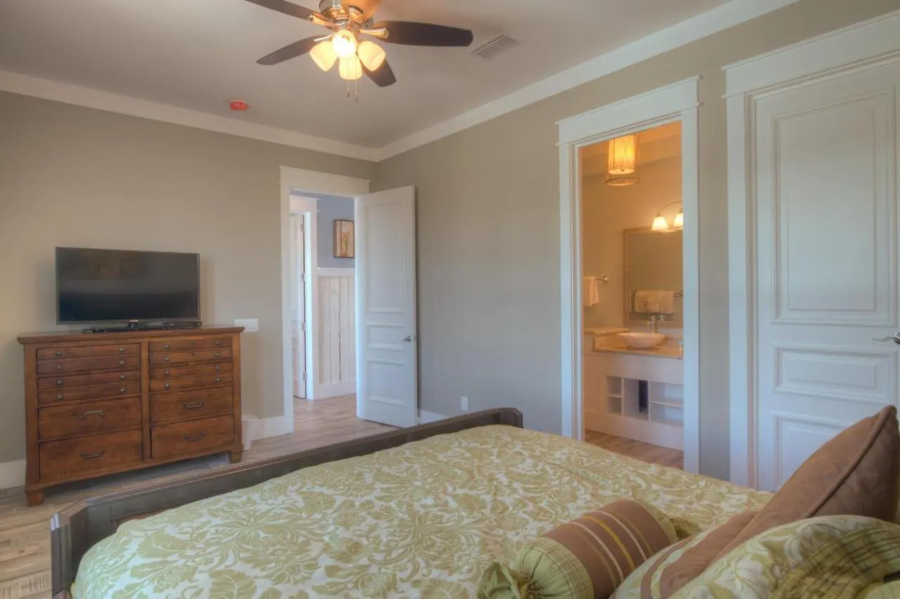 Making Waves - New Low Rates For August 10 - September 3Rd!!! Panama City Beach Holiday home